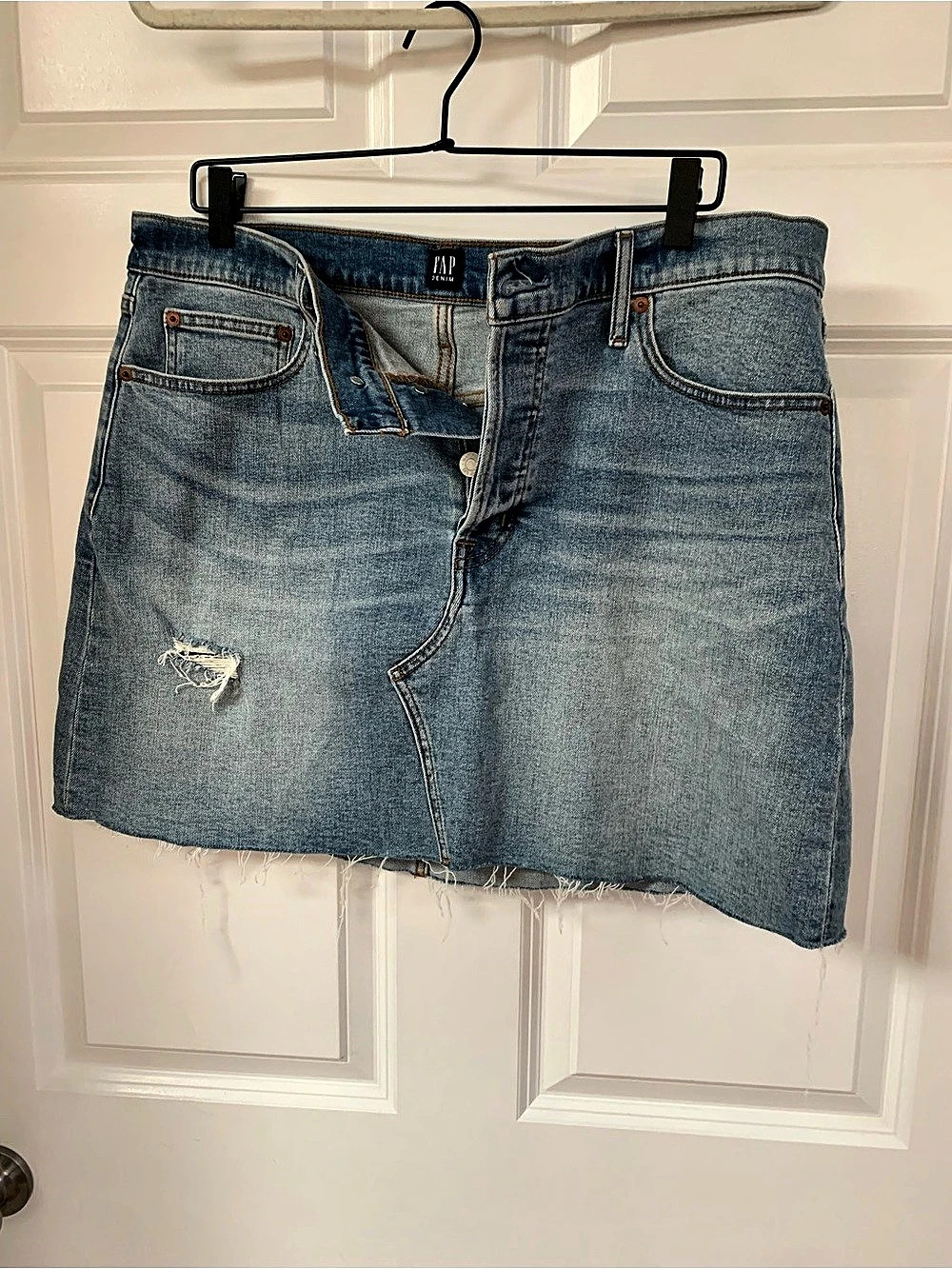 Gap Denim Mini Skirt with Button-Fly - 14/32